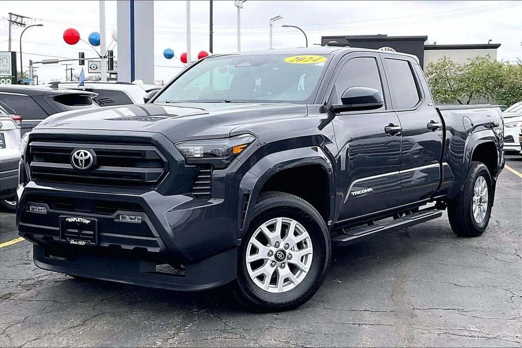 Used 2024  Toyota SR5 image 10