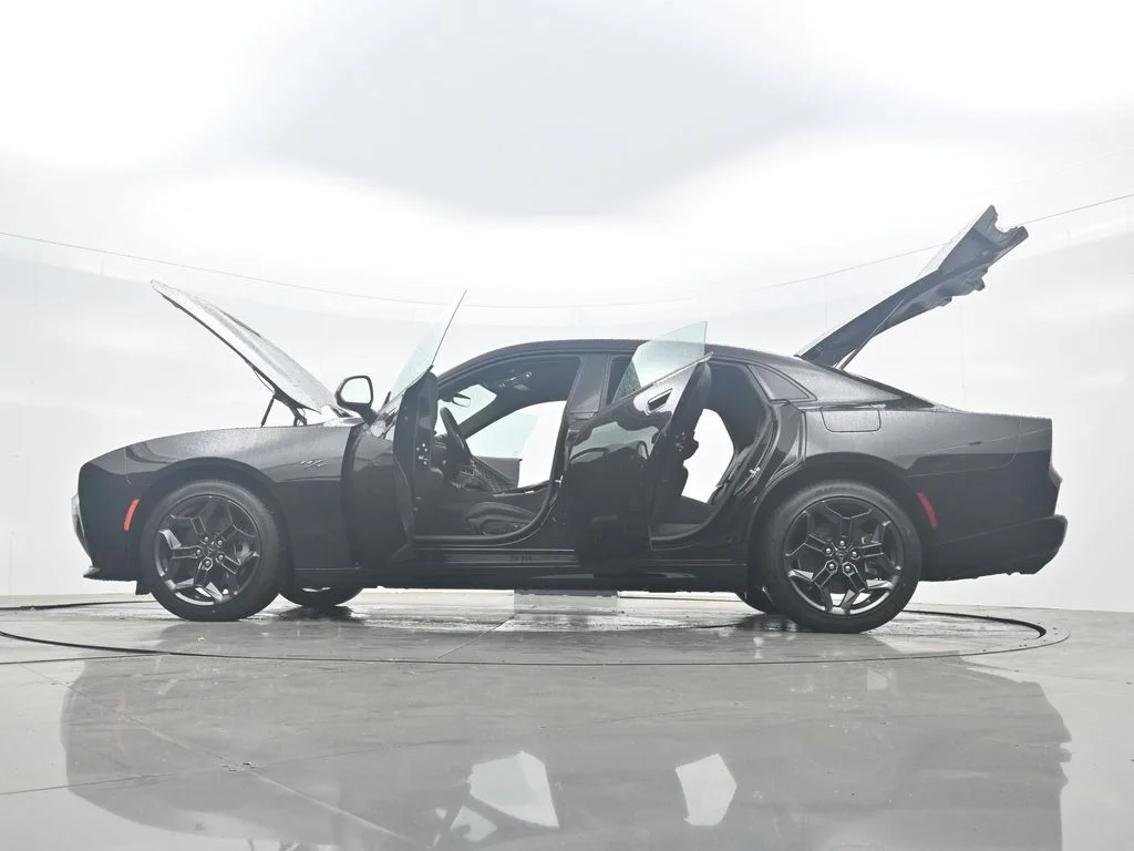 New 2026 Diamond Black Crystal Pearlcoat Dodge R/T image 49