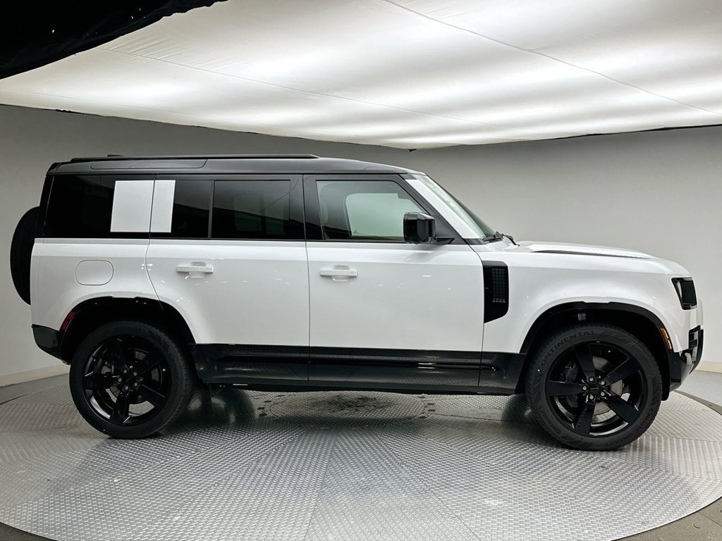 New 2026 Fuji White Land Rover X-Dynamic SE image 4