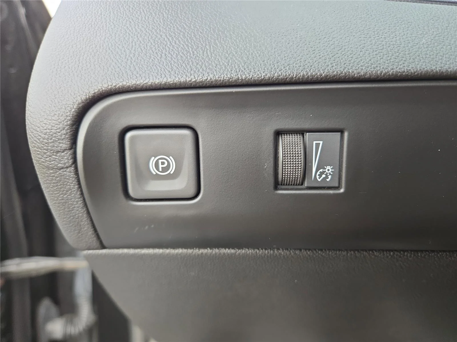 Used 2023 Ebony Twilight Metallic Buick Essence image 19