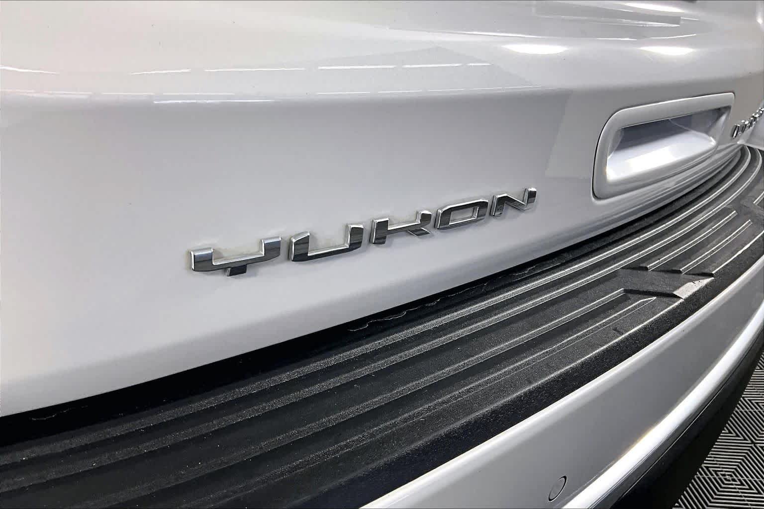 Used 2023 White Frost Tricoat GMC Denali image 29