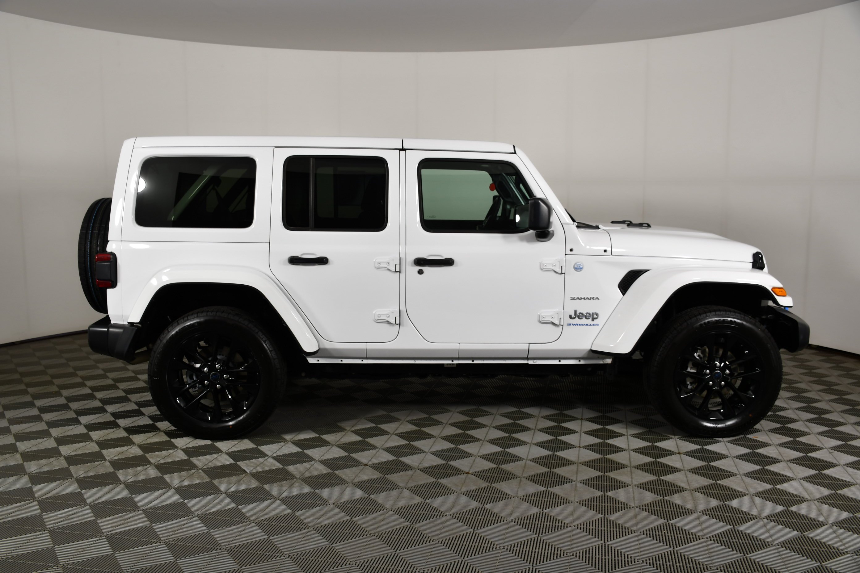 Used 2024 Bright White Clearcoat Jeep Sahara image 5