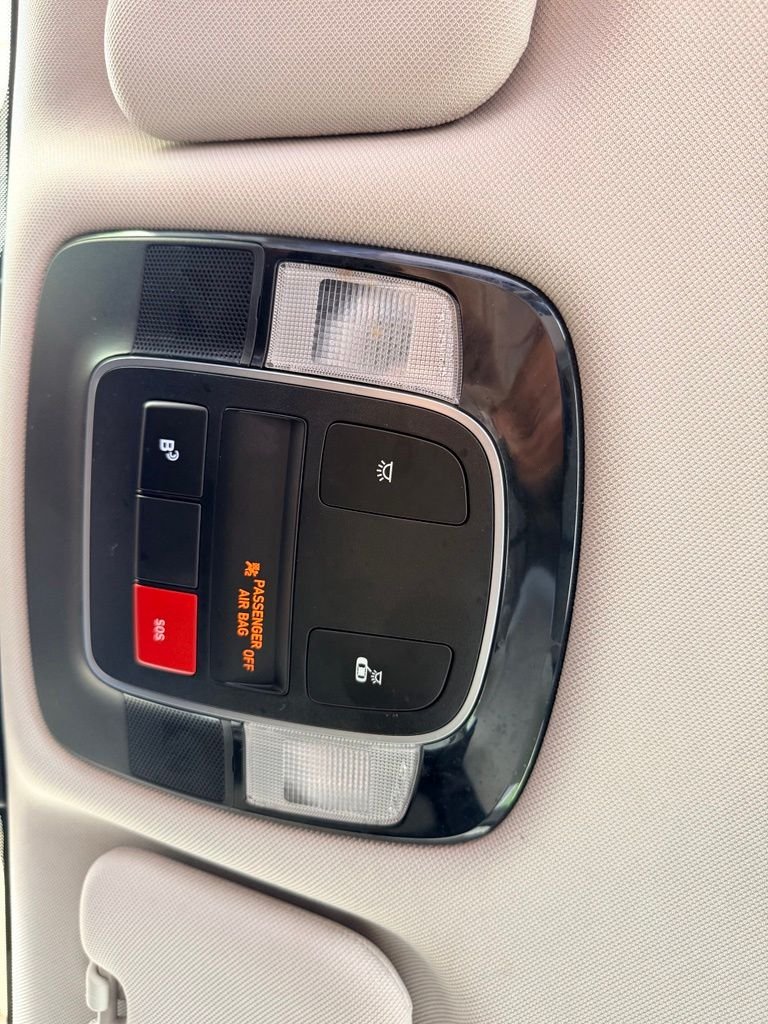 Used 2025 Black Hyundai SEL image 26