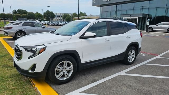 Used 2021 White GMC SLE image 1