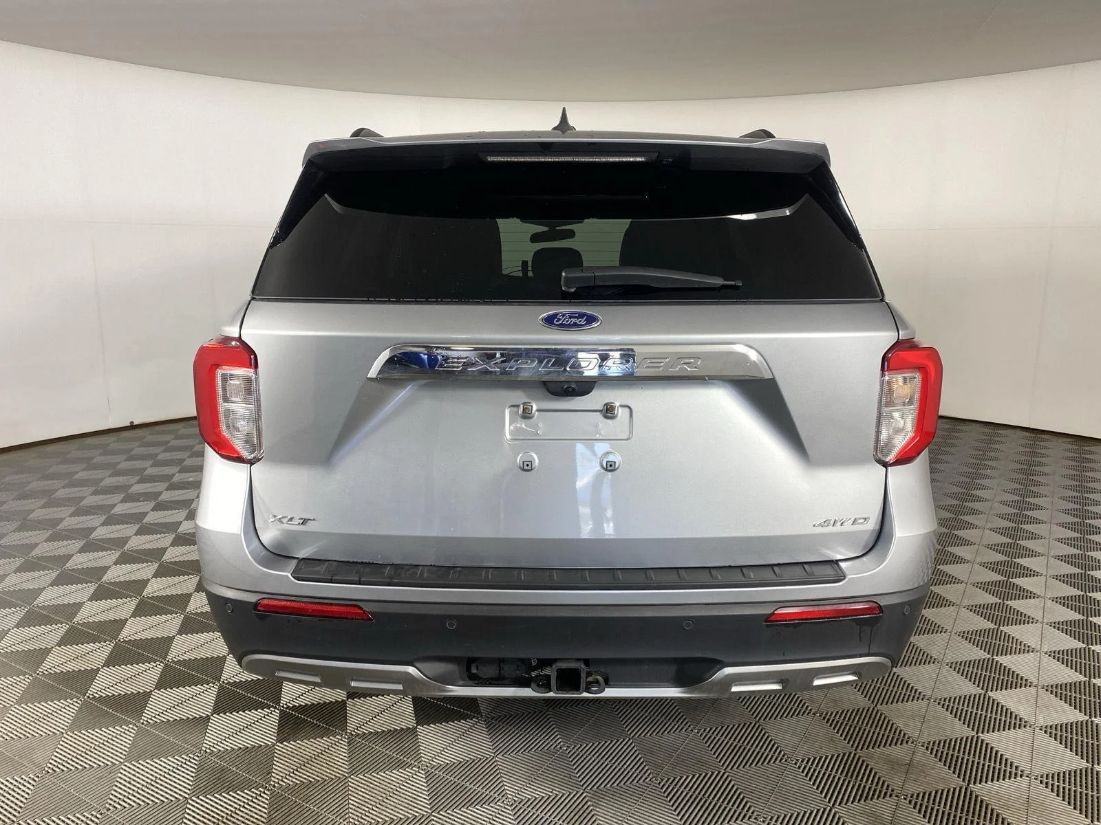 Used 2023 Iconic Silver Ford XLT image 9