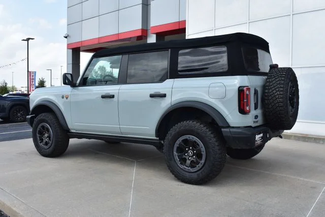 Used 2022 Gray Ford Badlands image 7