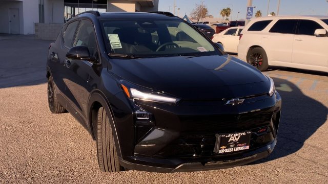 2027 Chevrolet Bolt RS - Photo 7