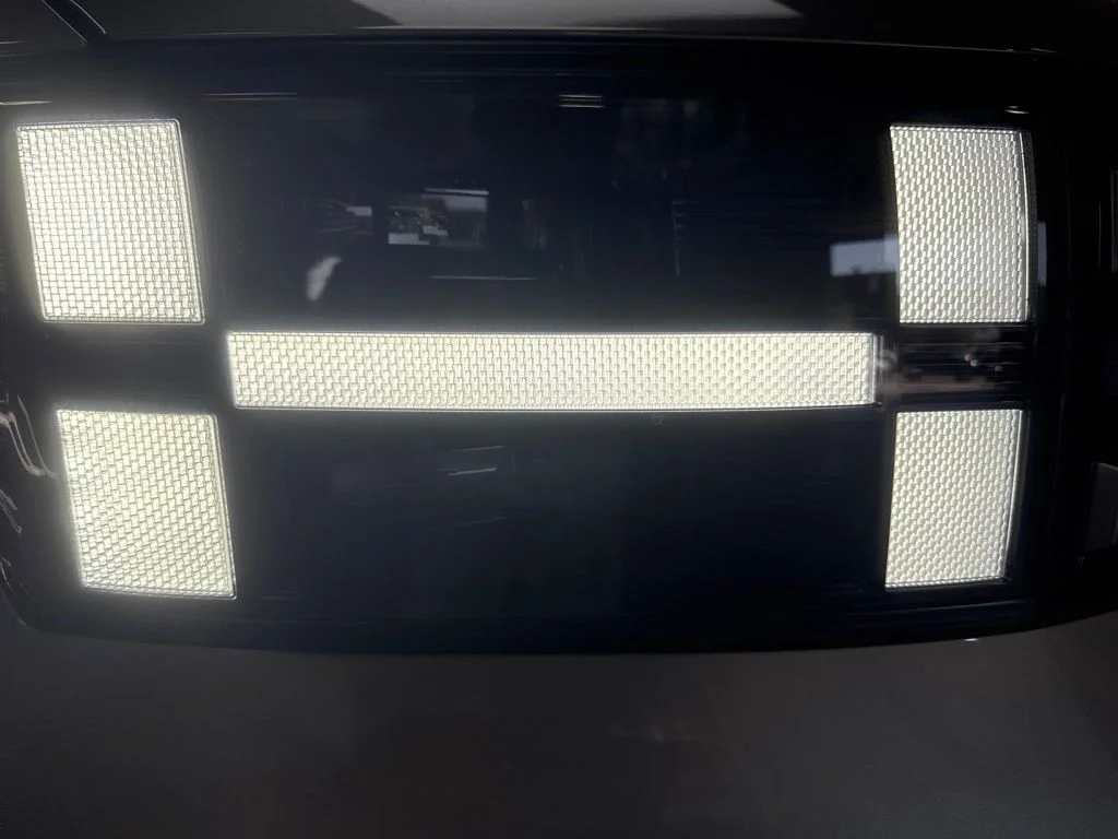 New 2027 Shimmering Silver Hyundai SEL image 10