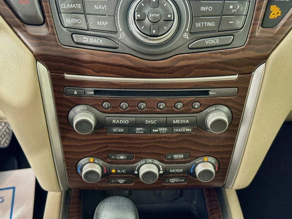 Used 2017 Pearl White Nissan Platinum image 20