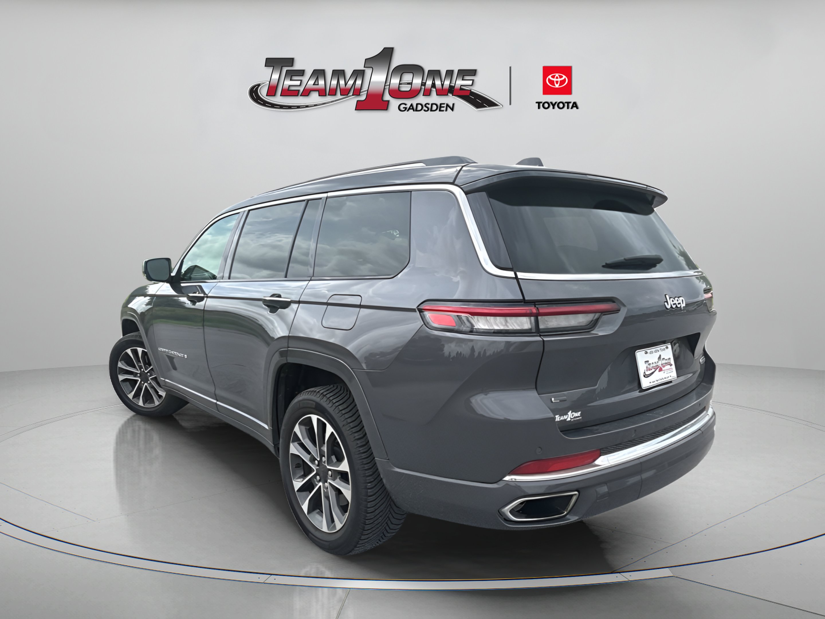 Used 2023 Baltic Gray Metallic Clearcoat Jeep Overland image 6