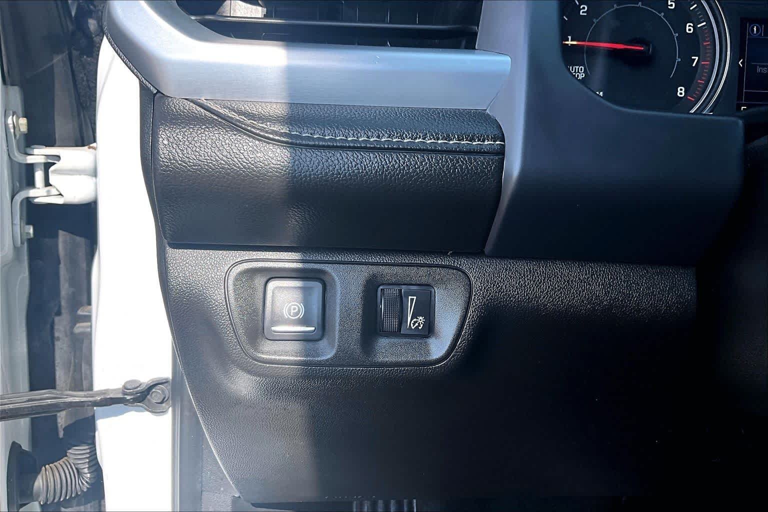 Used 2023 Summit White GMC SLE image 36