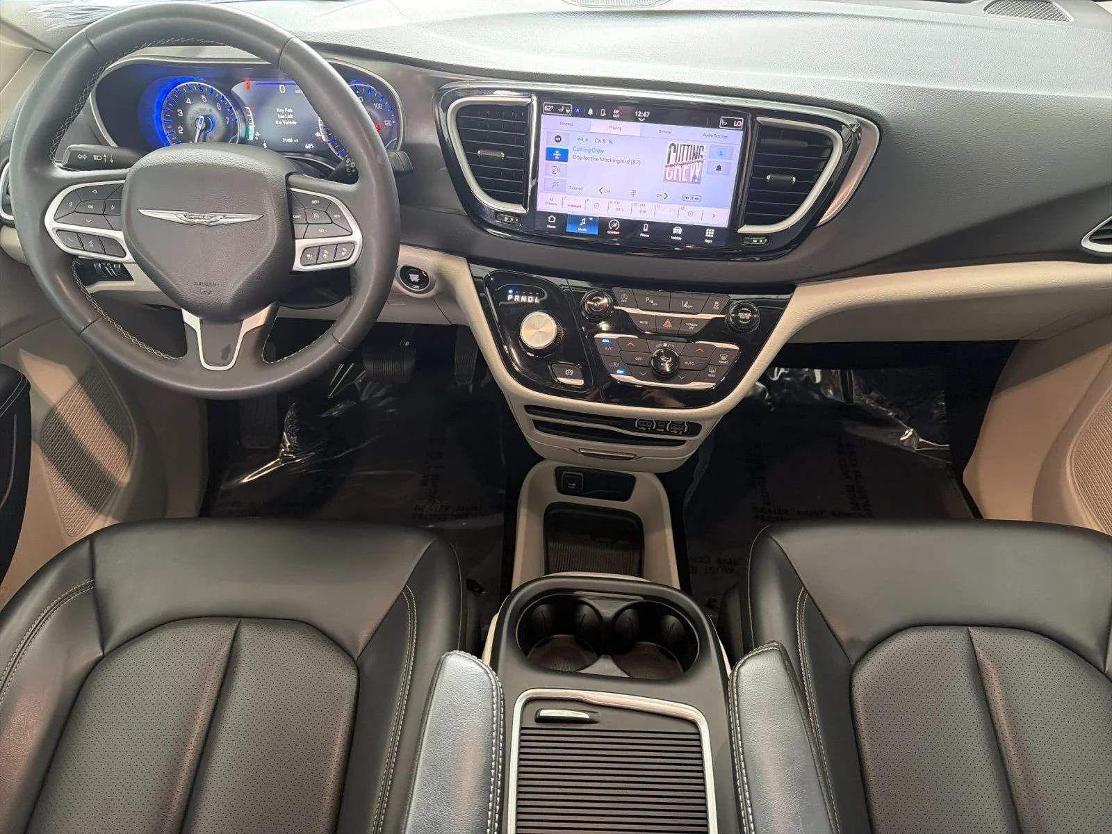 Used 2023 White Chrysler Touring L image 13