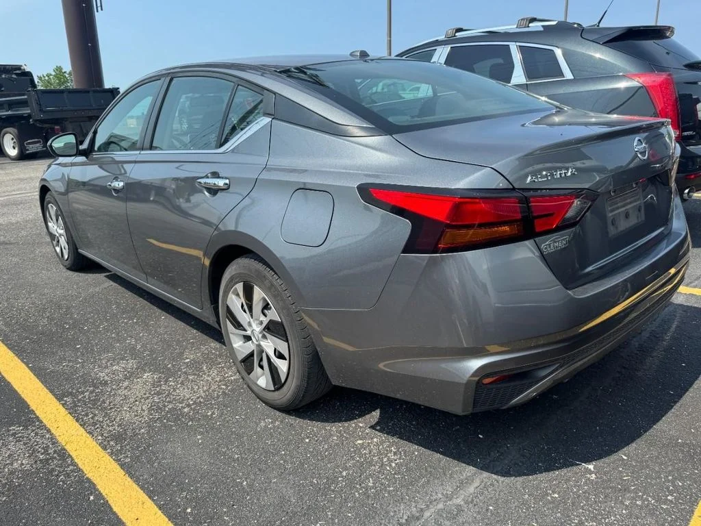 Used 2019 Gray Metallic Nissan 2.5 S image 10
