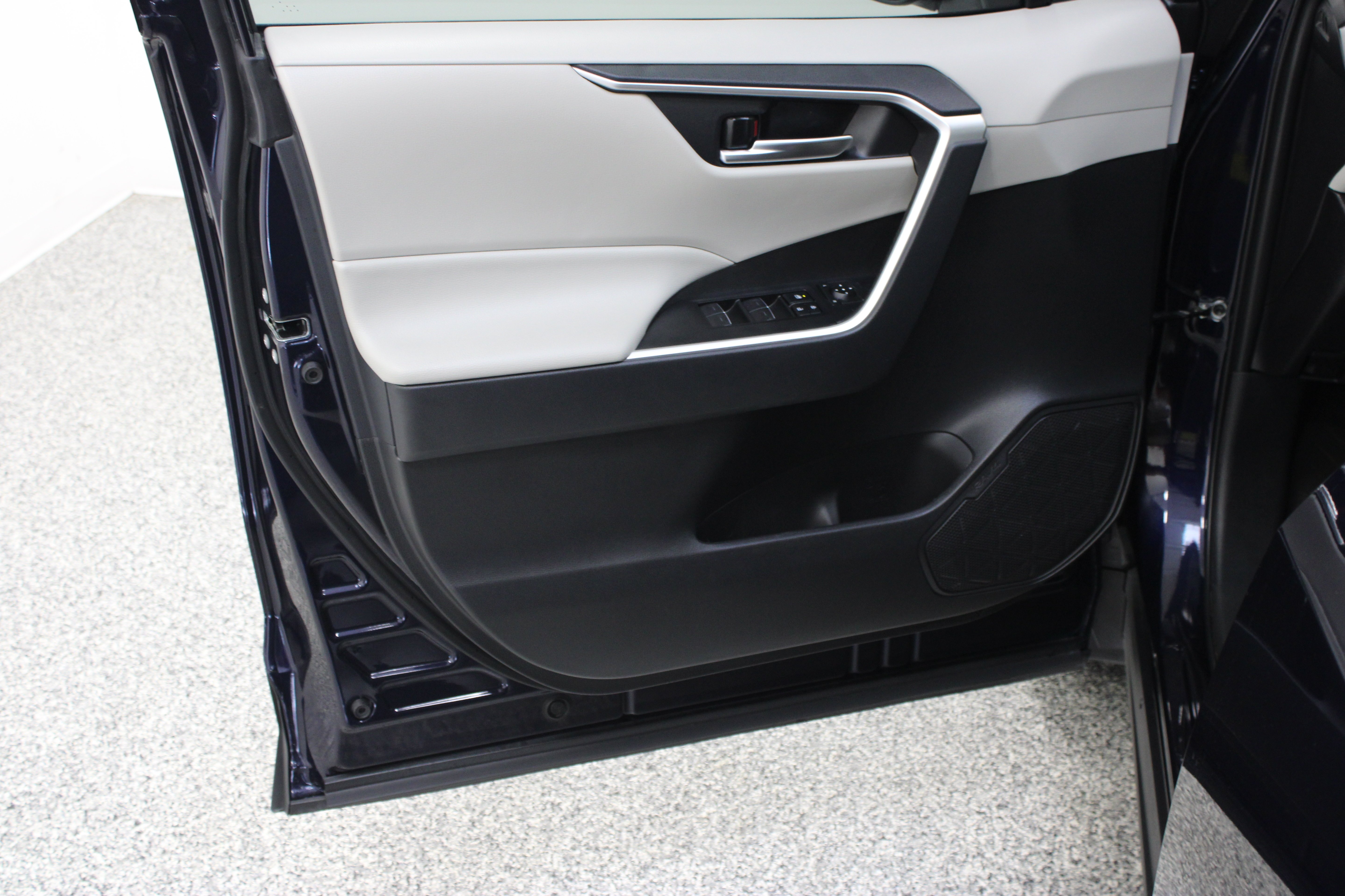 Used 2025 Blueprint Toyota XLE 2.5L image 12