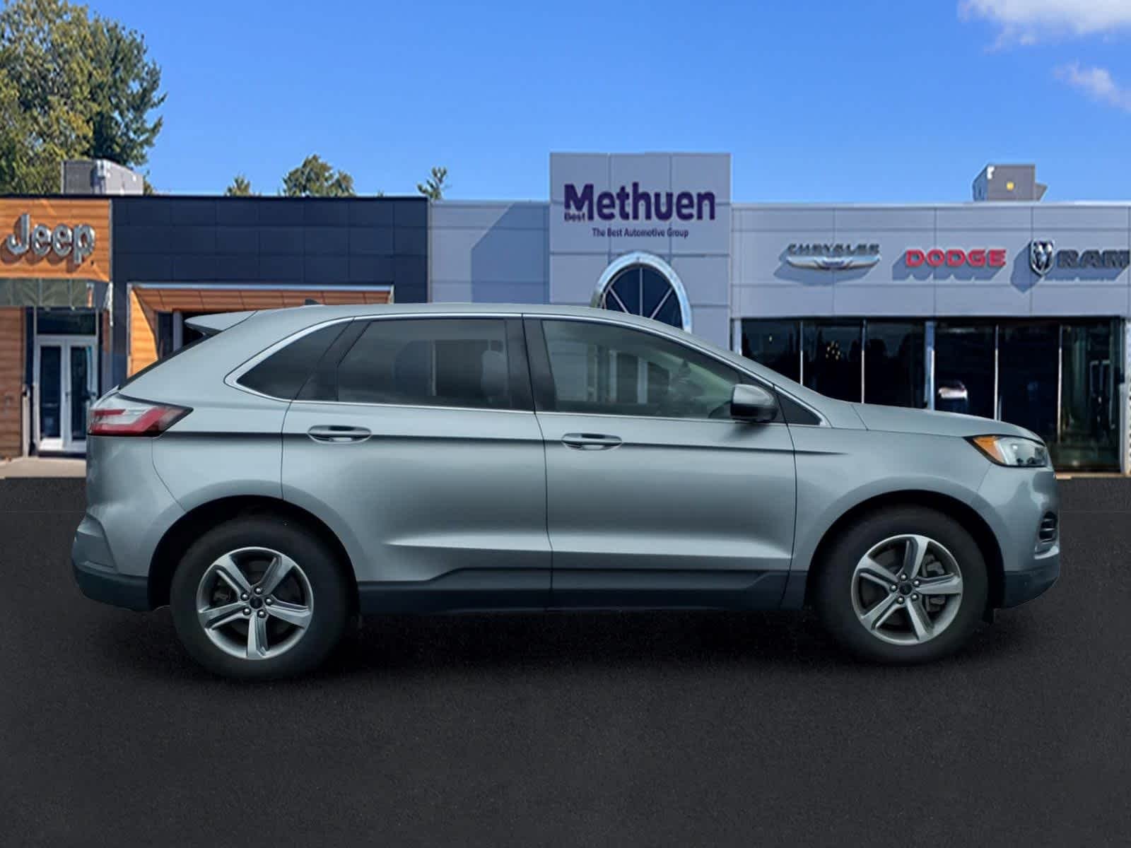 Used 2023 Iconic Silver Ford SEL image 3