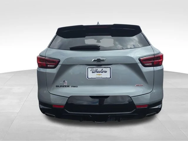 Used 2023 Sterling Gray Metallic Chevrolet RS image 4