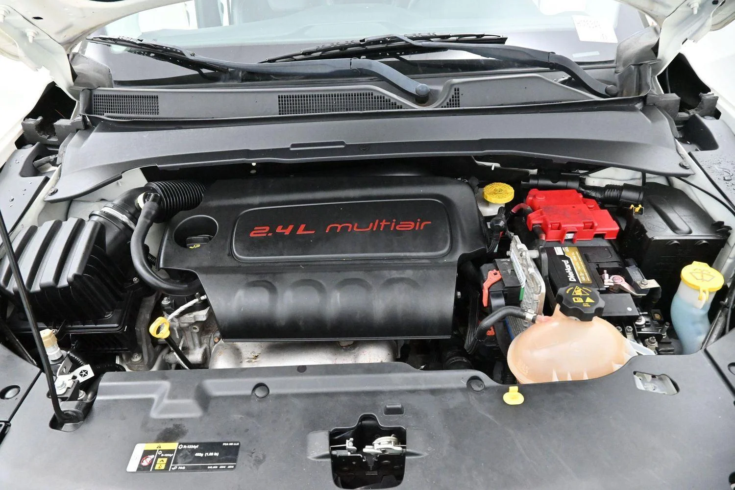 Used 2019 White Clearcoat Jeep Latitude image 34