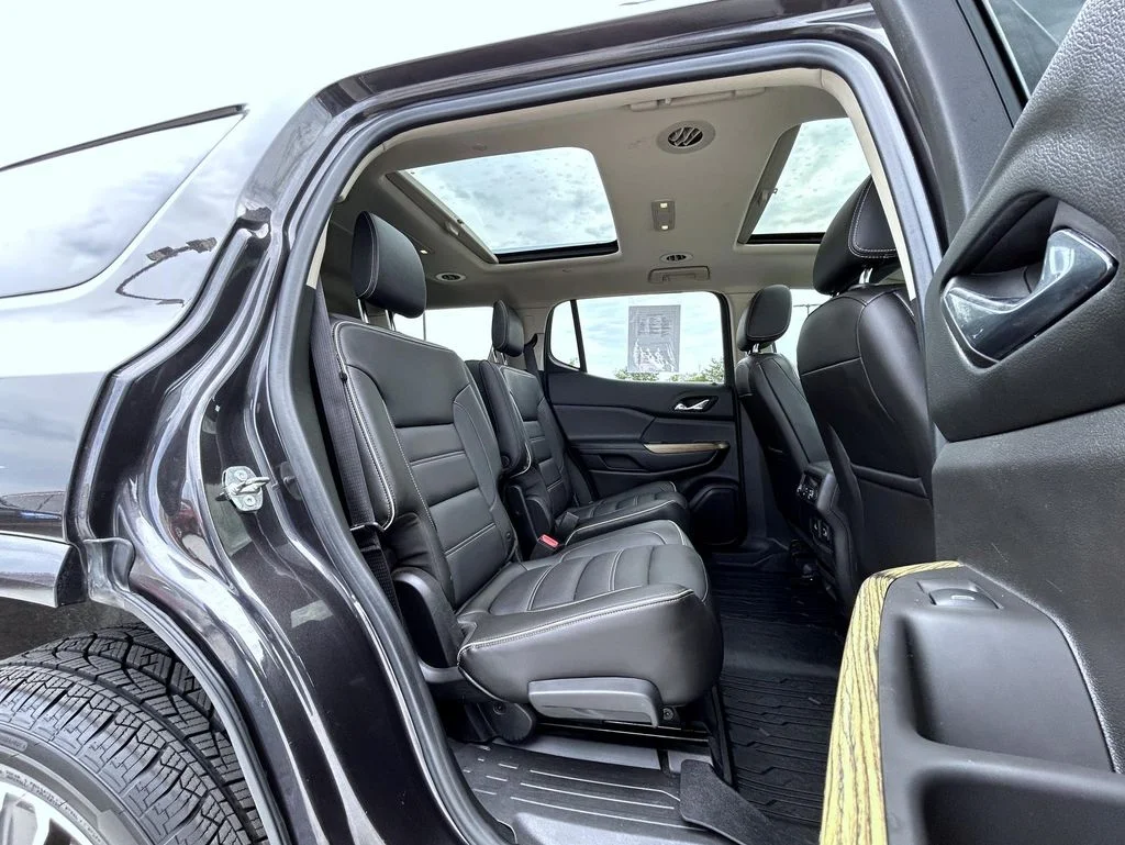 Used 2019 Silver GMC Denali image 19
