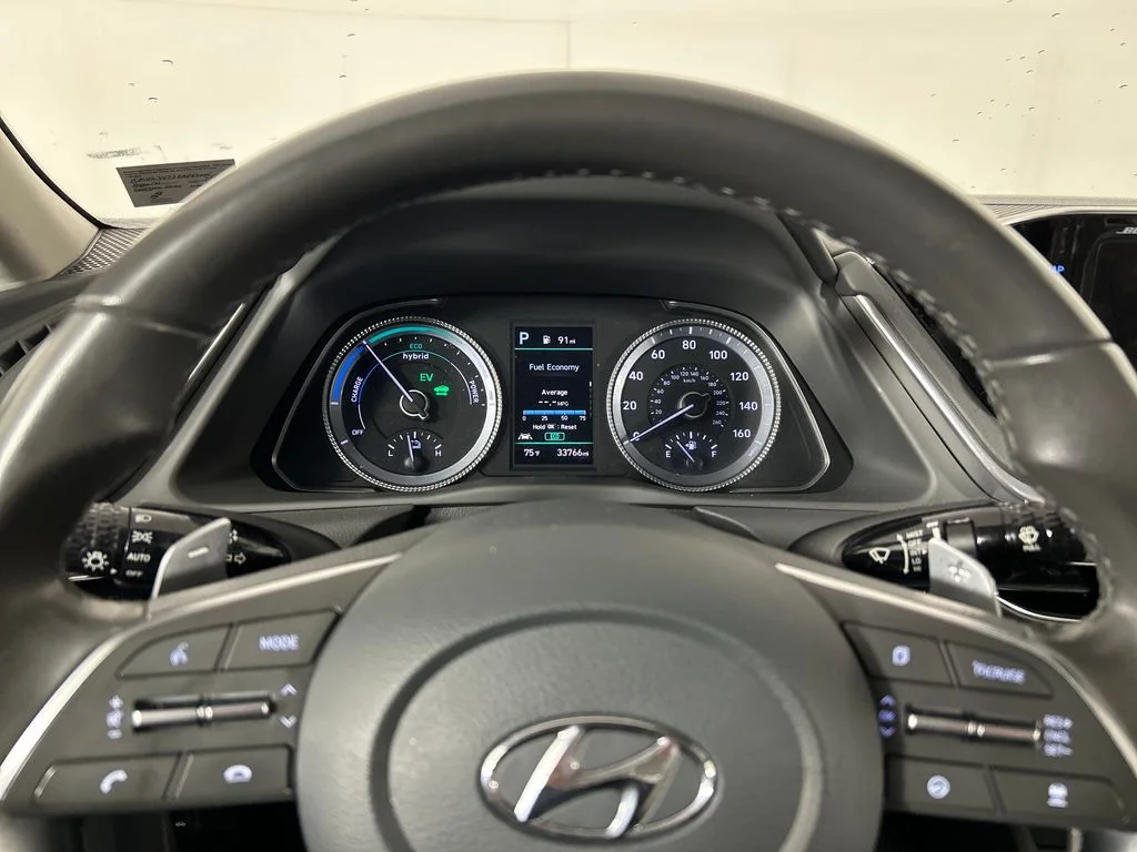 Used 2023 Black Hyundai SEL image 13
