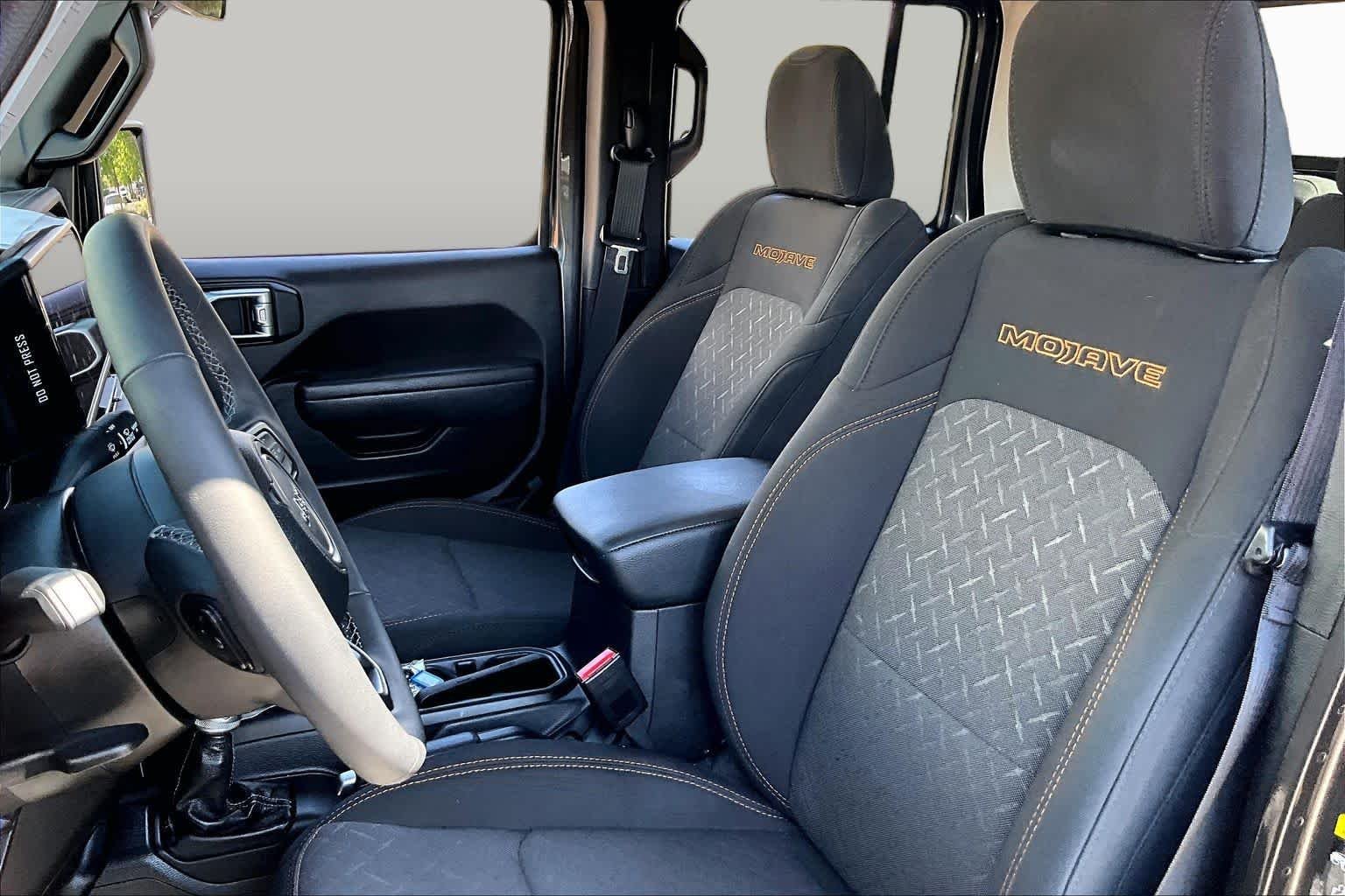 Used 2025 Granite Crystal Metallic Clearcoat Jeep Mojave image 9