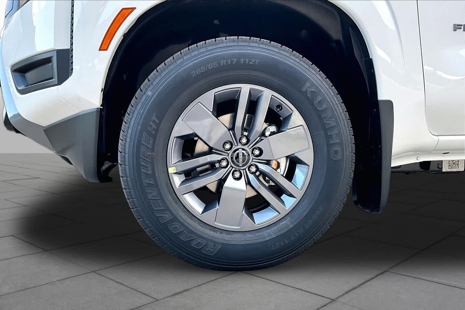 New 2027 Glacier White Nissan SV image 9