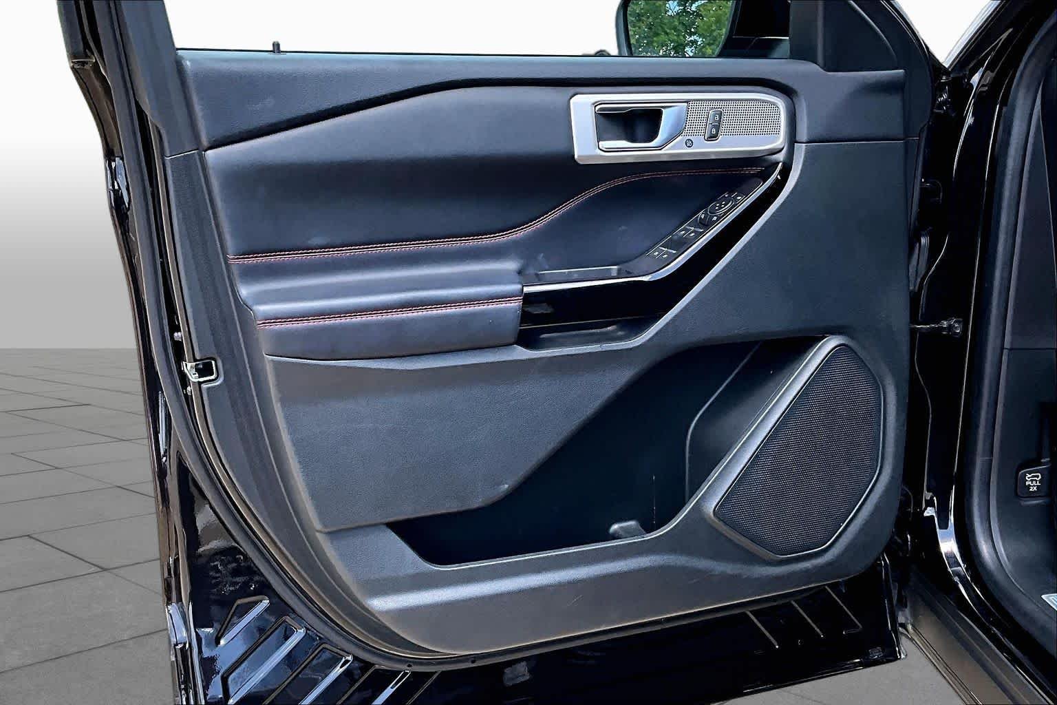 Used 2022 Agate Black Metallic Ford ST-Line image 22