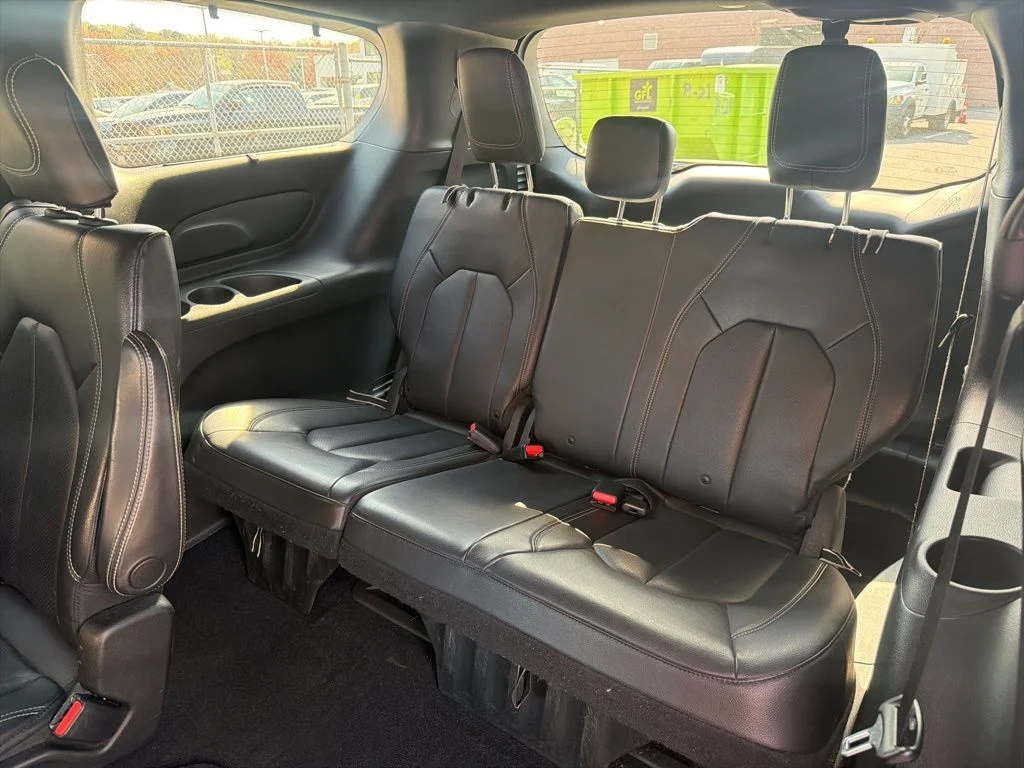 Used 2019 Gray Chrysler Touring L image 23