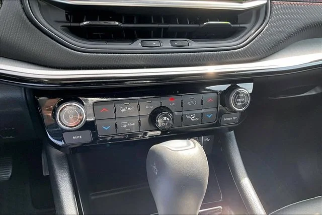 Used 2024 Metallic Jeep Trailhawk image 15