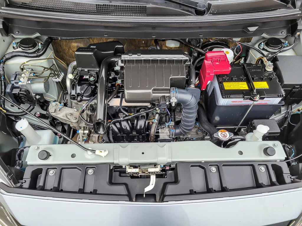Used 2024 Silver Mitsubishi ES image 21