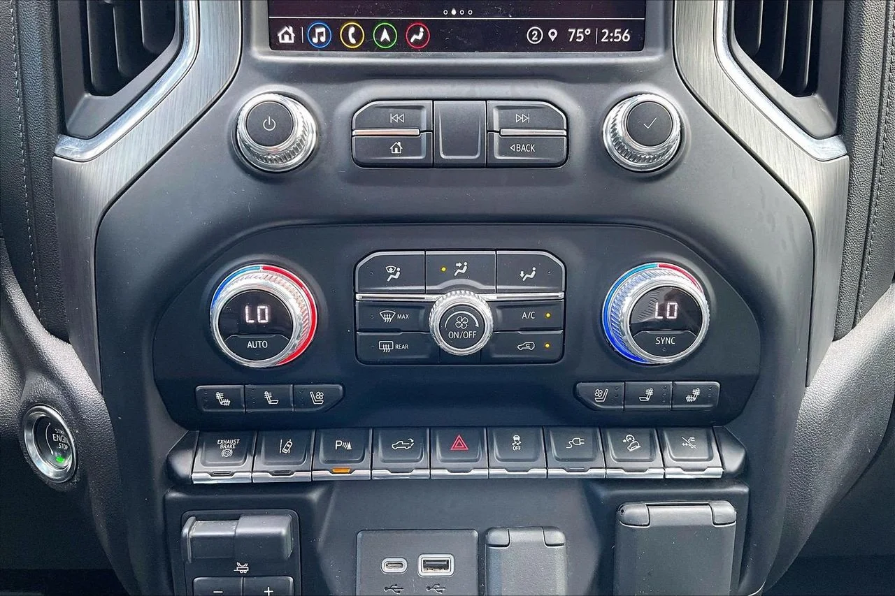 Used 2021 White GMC Denali image 19
