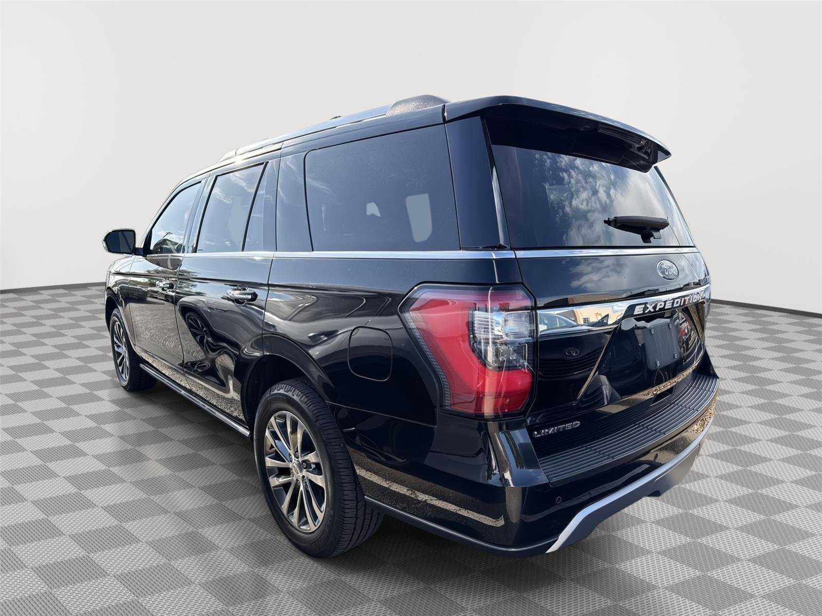 Used 2018 Shadow Black Ford Limited image 3