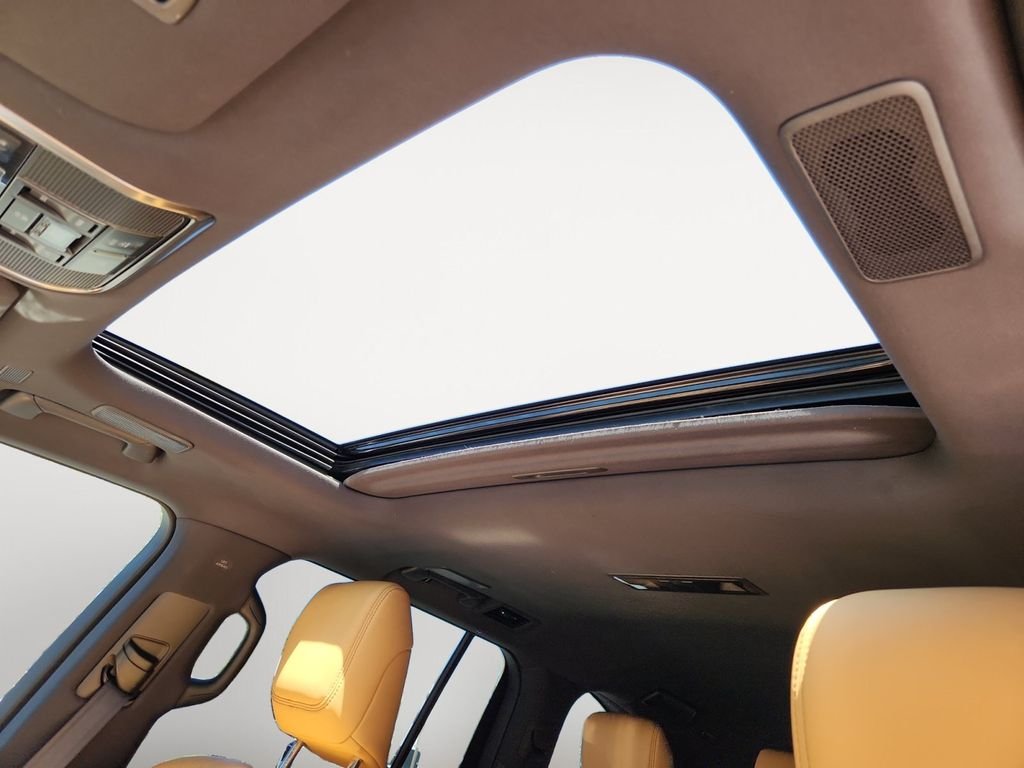 Used 2024 Green Lexus 600 Premium image 12