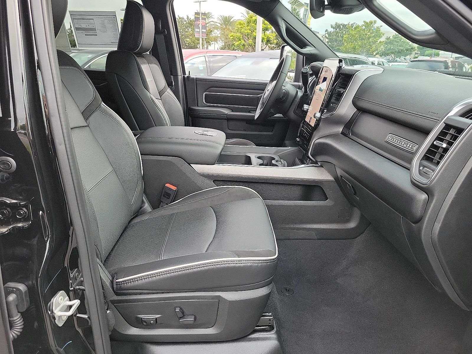 2026 RAM 2500 Laramie - Photo 17