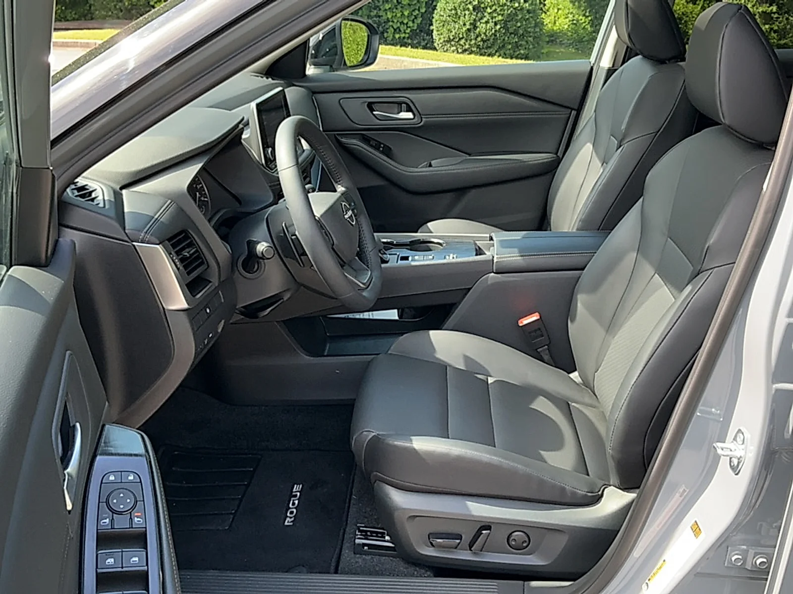 Used 2026 Boulder Gray Pearl Nissan Dark Armor image 13