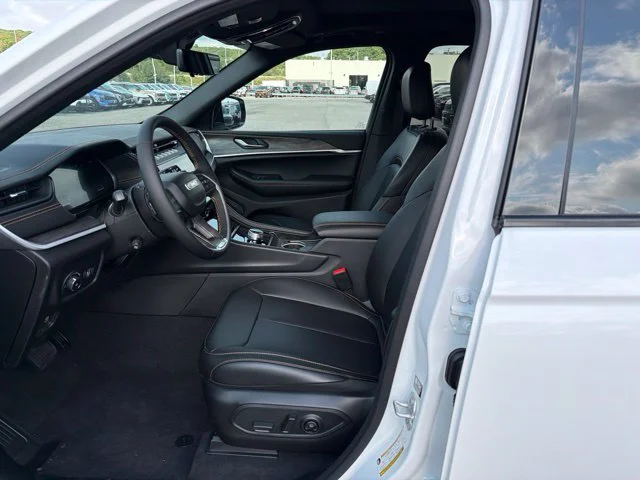New 2026 White Jeep  image 12