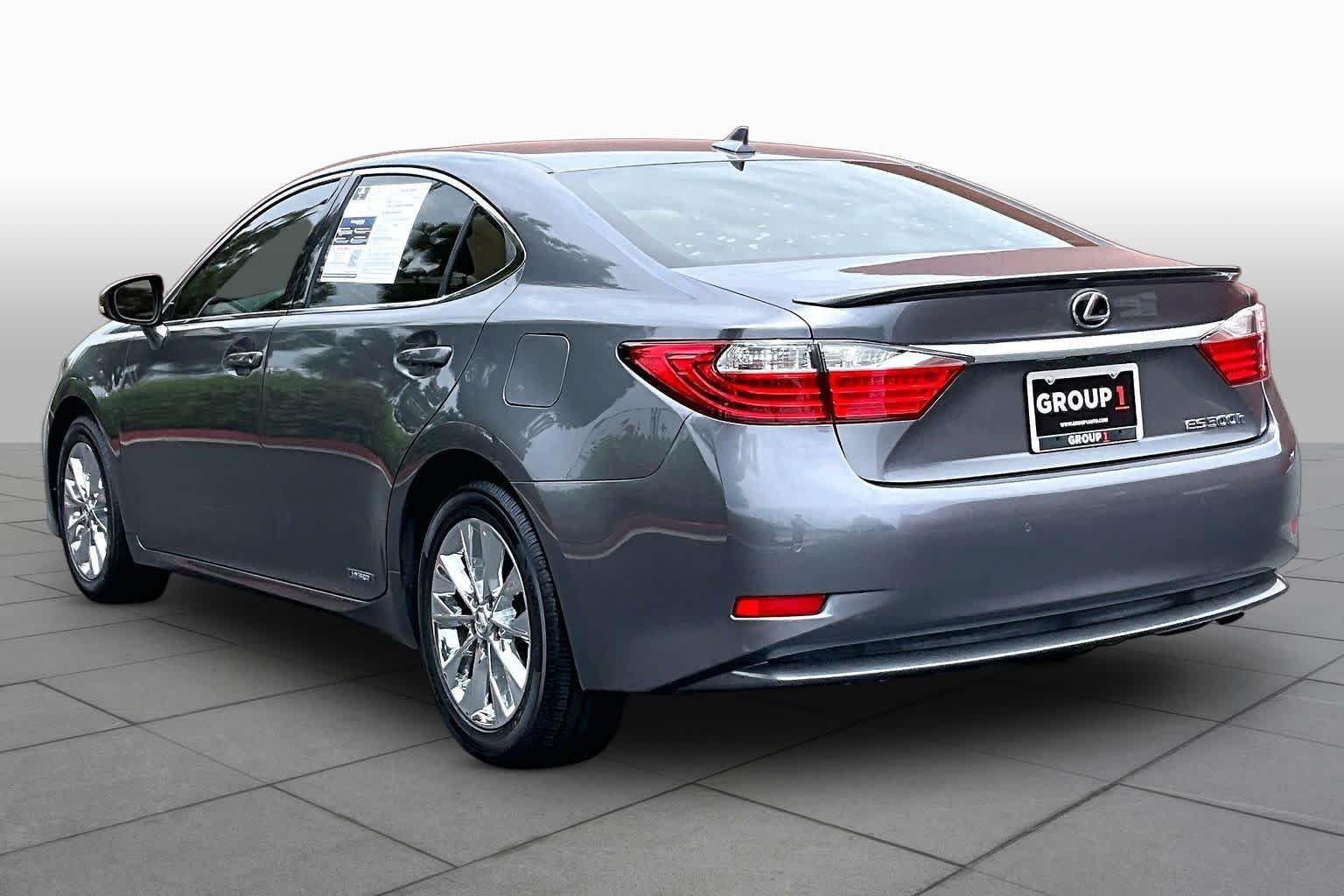 Used 2014 Nebula Gray Pearl Lexus Hybrid image 11