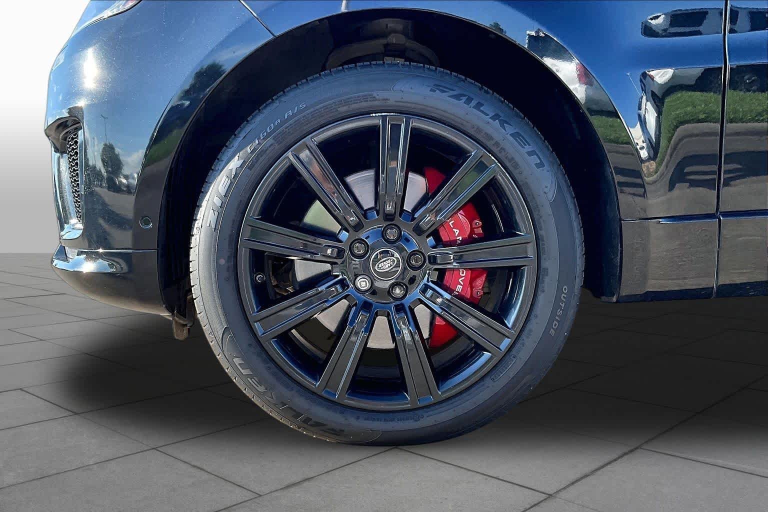 Used 2020 Santorini Black Metallic Land Rover HSE Dynamic image 10