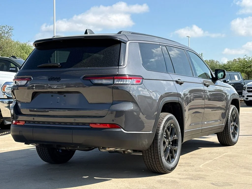 New 2026 Baltic Gray Metallic Clear-Coat Exterior Paint Jeep Altitude image 7
