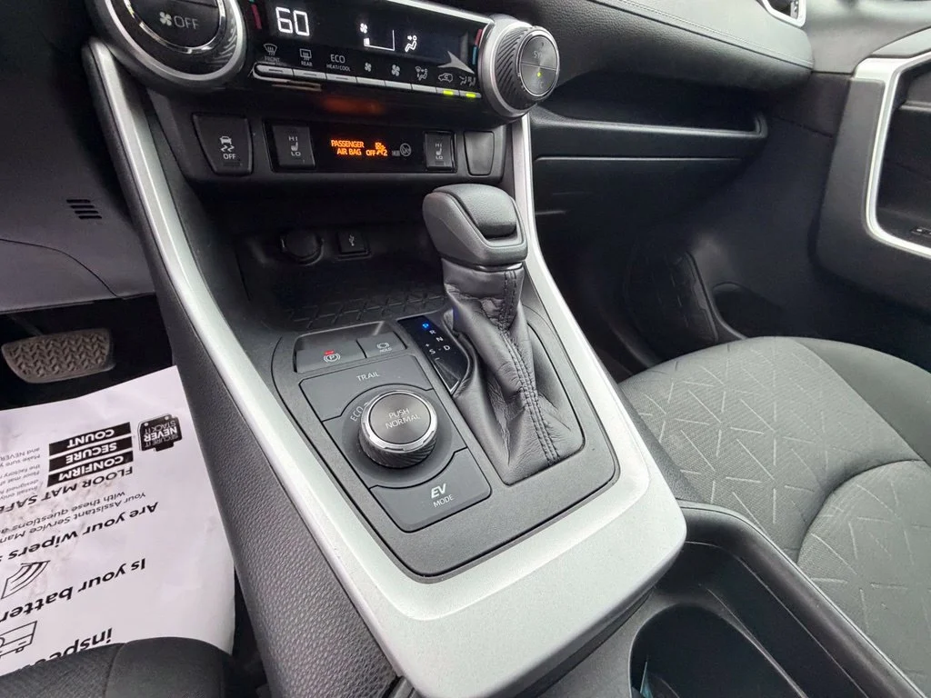 Used 2021  Toyota XLE image 23
