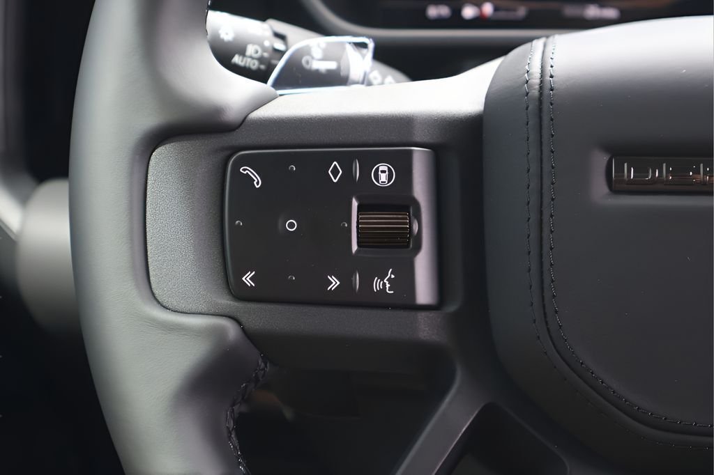 New 2026 Narvik Black LAND ROVER  image 19