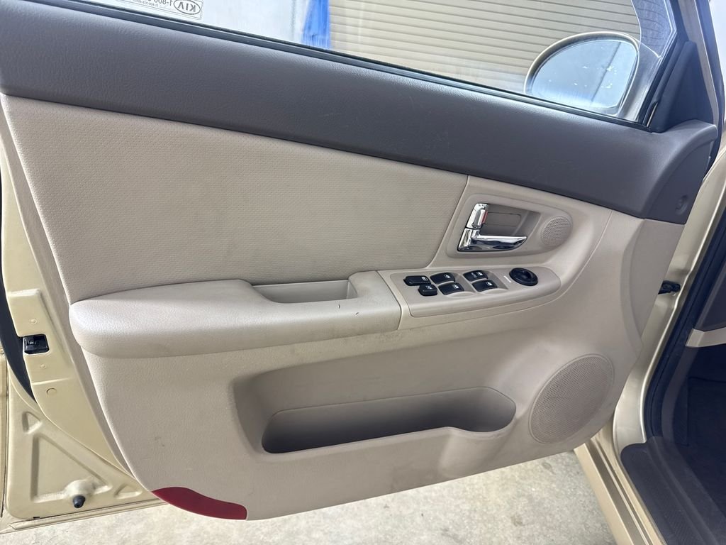 Used 2009 Gold Kia EX image 15