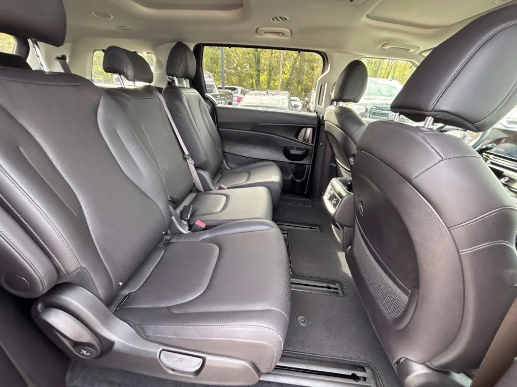 Used 2026 Silver Kia  image 21