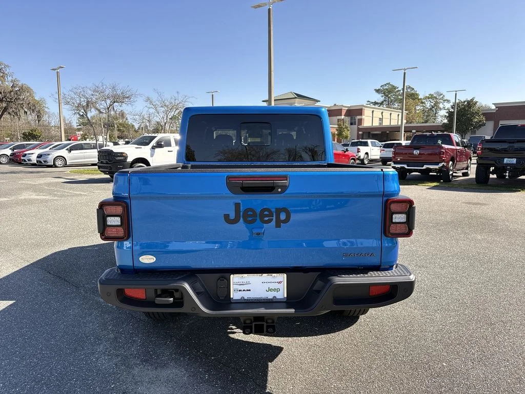 New 2026 Hydro Blue Pearl-Coat Exterior Paint Jeep Sahara image 4