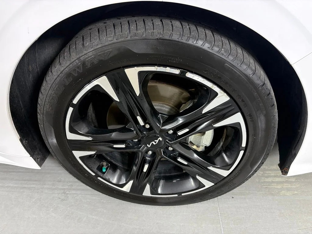 Used 2022 White Kia GT-Line image 11