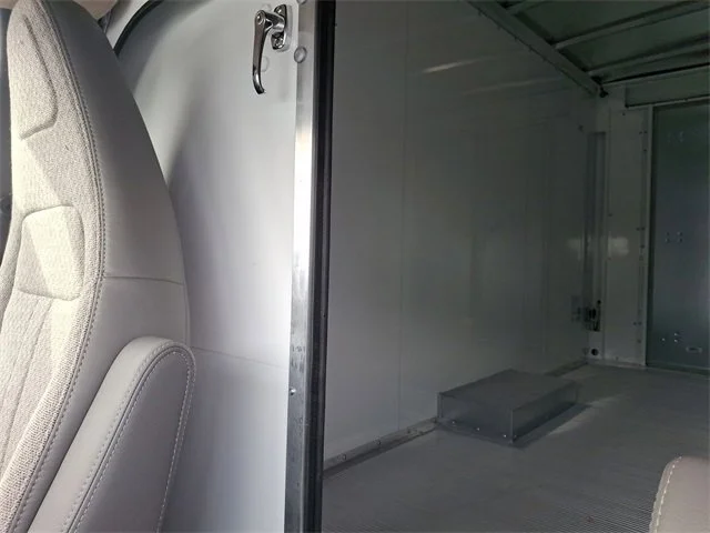 New 2025 Summit White GMC 1WT image 12