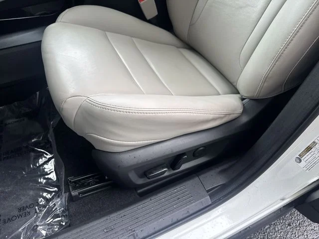 Used 2023 White Nissan SL image 30