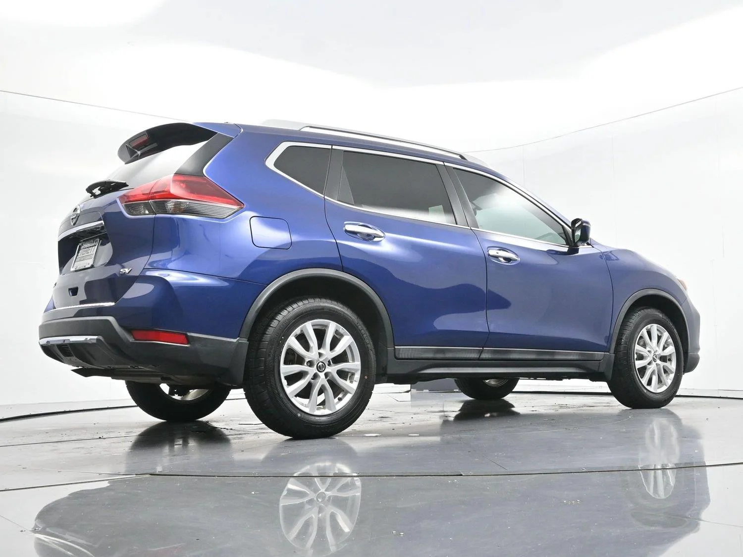 Used 2018 Caspian Blue Nissan SV image 51