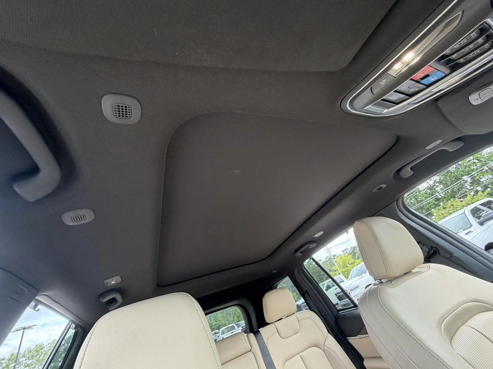 Used 2025 Diamond Black Crystal Pearlcoat Jeep Limited image 22