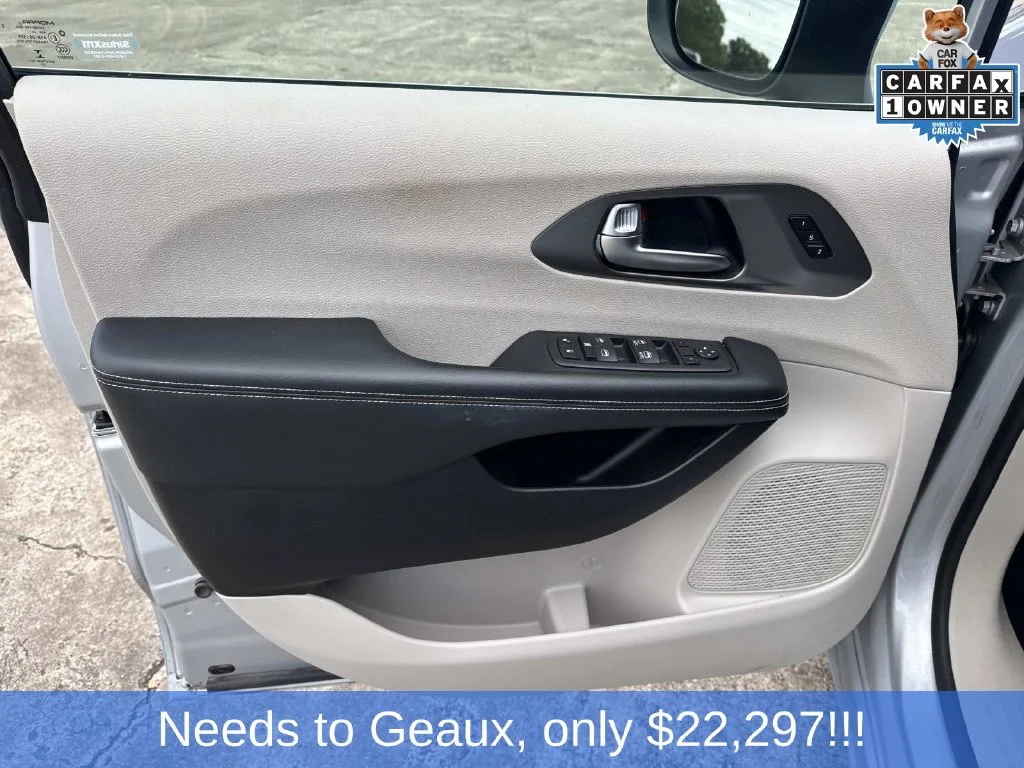 Used 2023 Silver Chrysler Touring L image 36