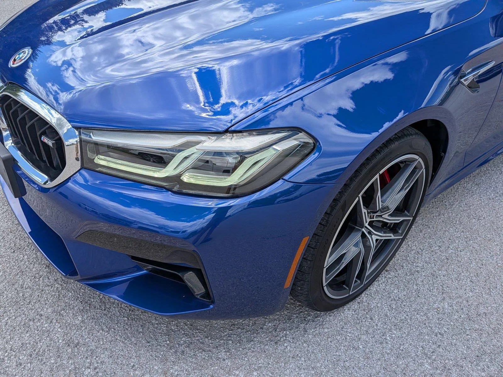 Used 2023 Marina Bay Blue Metallic BMW  image 9